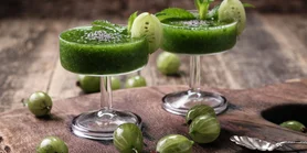 Банан, черника, крыжовник: рецепт зеленого смузи на завтрак