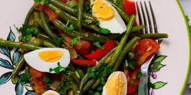 Теплий салат зі шпарагівки: легкий, свіжий, вітамінний