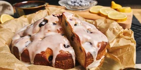 Манник з аґрусом та ягодами на кефірі - для літнього настрою та приємного чаювання