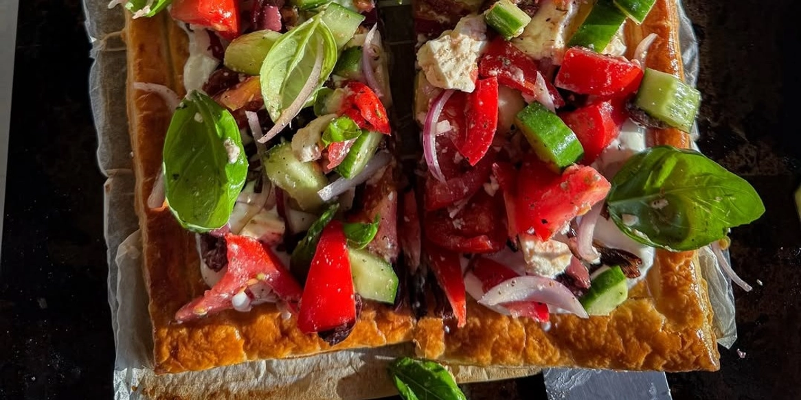 Франция-Греция: рецепт тарта с овощами и сыром фета