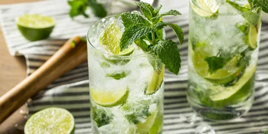 Домашний мохито: рецепт лимонада с лаймом и ромом: рецепт лимонада с лаймом и ромом