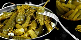 Консервовані огірки по-польськи: ідеальний рецепт для корнішонів