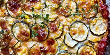 Нежный рататуй с козьим сыром: идеально к ужину