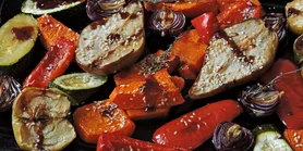 Запеченные летние овощи на одном противне