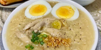 Густая и ароматная: рисовая каша аррос кальдо с курицей и чесноком