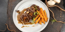 Рецепт питательного стейка с печеным картофелем с секретом