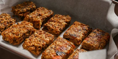 Вівсяні батончики з яблуками, грушами та бананами: рецепт на кожний день