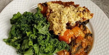 Овочевий крамбл з прянощами: рецепт солоної вівсянки