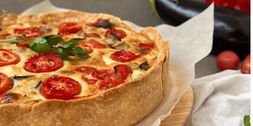 Лучшее из сезонных овощей: Рецепт киша с куриным филе, баклажанами и болгарским перцем