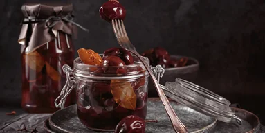 До м'яса: рецепт маринованих слив зі спеціями