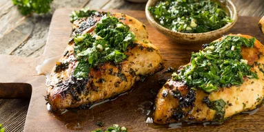 Сочная куриная грудка под домашним песто: легкий ужин с итальянским акцентом