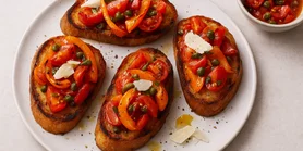 Простая закуска для летней вечеринки. Брускетта с грилированным перцем