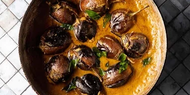 Индийская жара на вашей тарелке: баклажаны в кокосовом карри-соусе