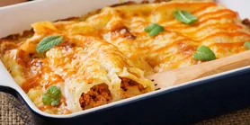 Під сирною гіркою: рецепт канелоні з яловичим фаршем