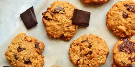 Вівсяне печиво: рецепт на маслі з шоколадом, яке не твердіє з часом