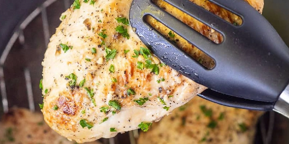 Куриные отбивные с лимоном и чесноком в мультиварке