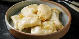 Вареники з картоплею на парі: рецепт пухкого тіста на кефірі, яке підійде