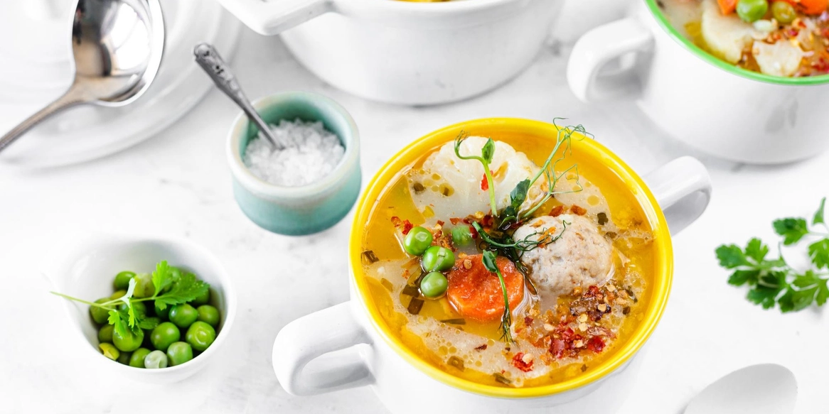 Суп с фрикадельками и капустой: просто и по-домашнему вкусно