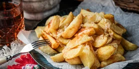 Картофель по-улановски: винницкий рецепт с чесночным соусом на праздник