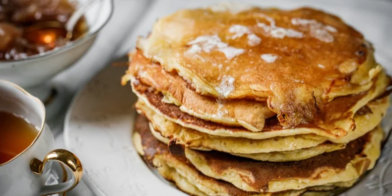 Будто золотом политые: тыквенные панкейки с растопленным маслом