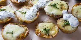 Так ще не готували: картопля з розмарином і моцарелою в духовці