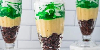 Вьетнамская радуга: рецепт десерта чебамау с желе, кокосом и бобами