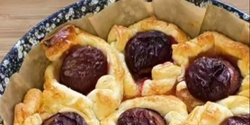 Квіти зі слив у листковому тісті: максимально вишукано і просто