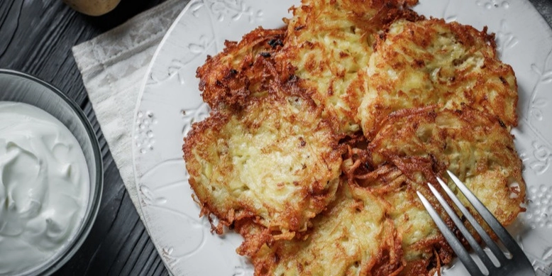 Хрусткі деруни: рецепт на крупній терці