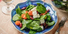 Осенняя польза: рецепт салата с тыквой и шпинатом