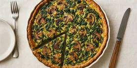 Зеленая классика: киш со шпинатом и грибами, от которого невозможно отказаться