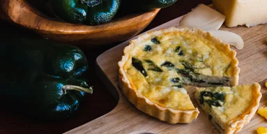 Киш со шпинатом, брокколи и грибами: легкая роскошь на вашем столе