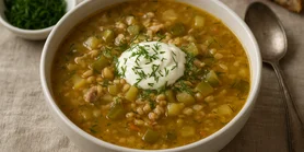 Рассольник с перловкой: идеальный суп для осени: идеальный суп для осени