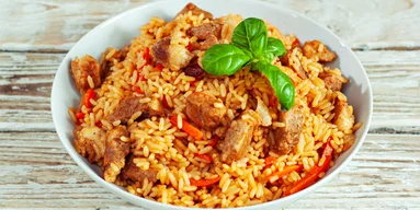 Рассыпчатый: рецепт плова со свининой и специями