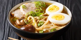 Японский удон: суп на рыбном бульоне из хондаши