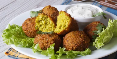 Фалафель: классический рецепт с зеленью для шаурмы с тахини во фритюре