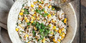 Когда остался рис: рецепт салата с кашей, тунцом и кукурузой на обед без света