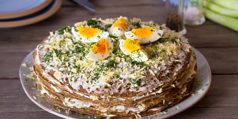 Печінковий торт з курячої печінки з грибами: закуска на свято, обід в будні