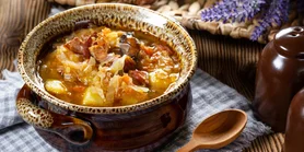 Традиционный украинский: рецепт капустняка с белыми грибами на квашеной капусте