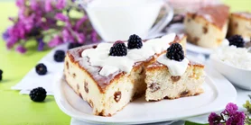 Как у бабушки: творожная запеканка с изюмом в духовке