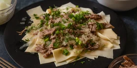 Бешбармак — сердце казахской кухни: рецепт мяса с лапшой