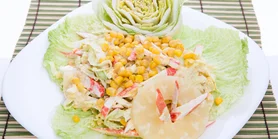 З нотками екзотики: крабовий салат із консервованим ананасом