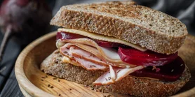 Скуштувати й полюбити: сендвіч з буряком по-українськи на сніданок