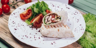 Быстро и сытно: как приготовить рулет из лаваша с индейкой