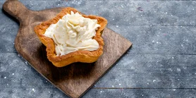 Ідеально для тортів чи тістечок: класичний рецепт заварного крему