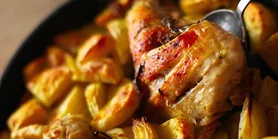 Просто и очень вкусно: медовая запеченная курица с овощами