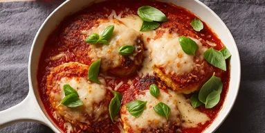 Ужин за 20 минут: сочная курица с пармезаном на сковороде