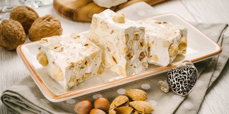 Таку не куштували: рецепт домашньої та м'якої нуги з горіхами