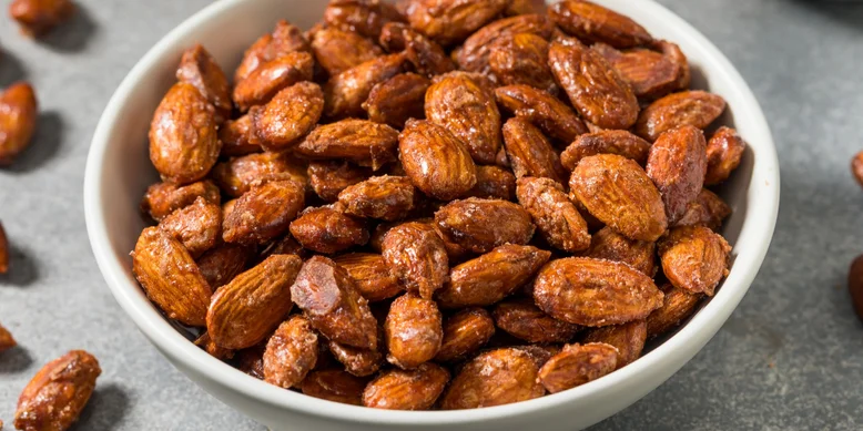 Мигдаль в карамелі: найкращі цукерки, які смакують до кави