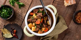 Ретро-рецепт: рагу из говядины в ароматных специях и вине