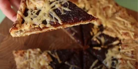 З пакета цибулі: рецепт цибулевого тарта, який закохує з першого шматочка